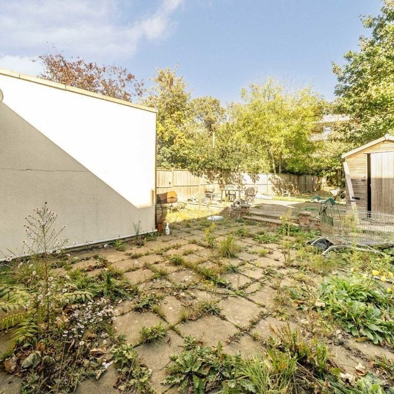 Blanchedowne, SE5 8HL, London - Photo 1