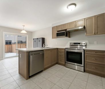 For Lease - 408 Aphelion Crescent, Barrhaven, Ontario - Photo 2