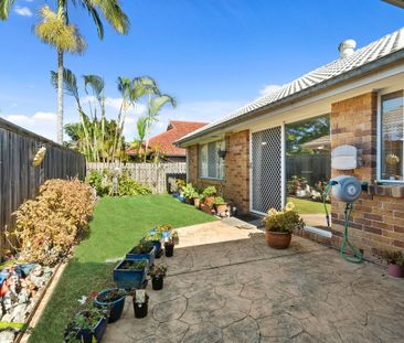 Peaceful Living in Beautiful Elanora - Photo 2