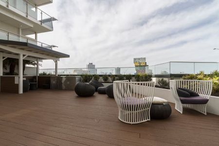 Bright and Stylish with Bay Views, Pool & Sauna/ Steam Room. - Photo 3