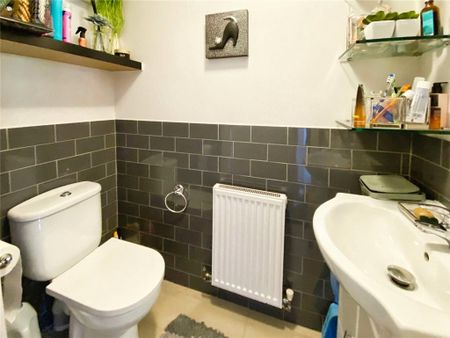 4 bedroom terraced house to rent - Photo 2