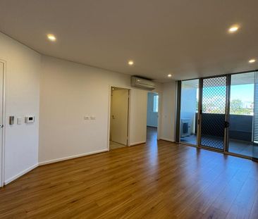 Modern 1 Bedroom Apartment in Prime Location - Photo 1