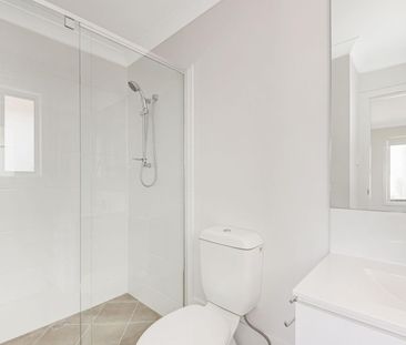 Modern 3 Bedroom Home - Photo 6