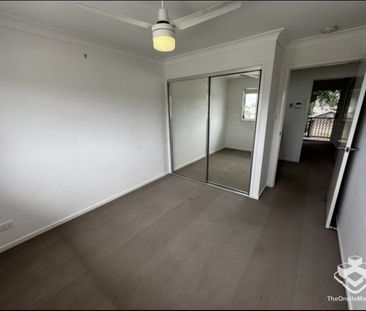 Townhouse - Ducted Aircon & Solar - Photo 3