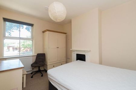 4 bedroom terraced house to rent - Photo 5