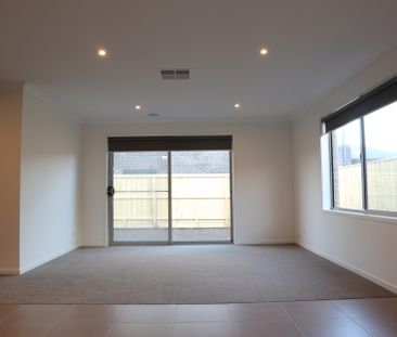 Spacious Family Home! - Photo 2