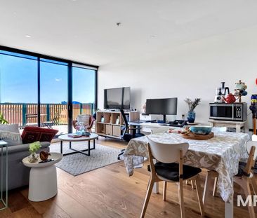 Chic apartment with study nook - Photo 2