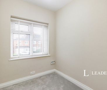 4 bedroom property to rent Havers Avenue, Hersham, Walton-on-Thames... - Photo 2