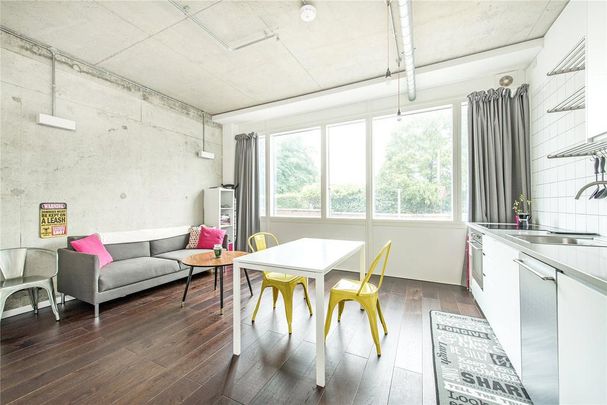 Studio to rent - Photo 1