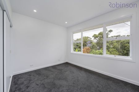 Fully renovated gem with spacious living & ducted air conditioning - Photo 5