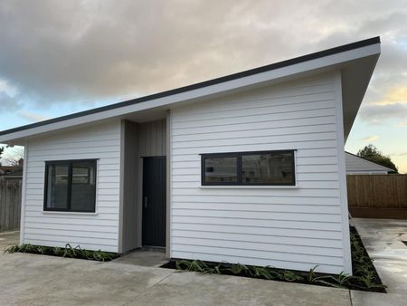 WOW on Worcestor! - Photo 3