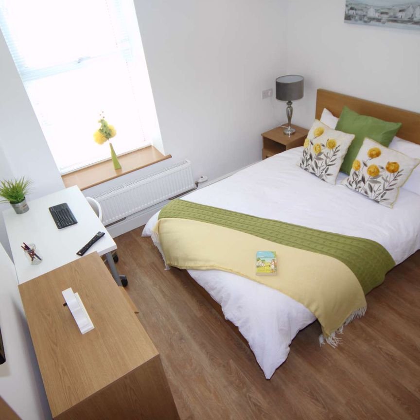 High Specification En-Suite Student Accommodation - A female house with all rooms having en-suites - Photo 1