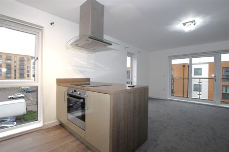 2 bedroom Apartment to let - Photo 4