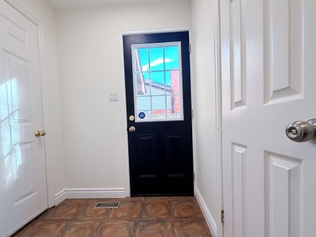 For Lease - 1412 Peerless Court, Oakville, Ontario - Photo 3