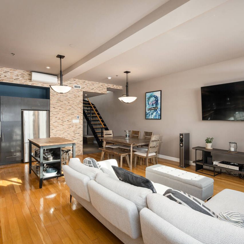 Super condo for rent, fully furnished, in Little-Italy, Rosemont - Photo 1