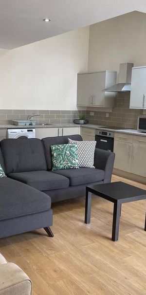 4 bedroom flat to rent - Photo 1