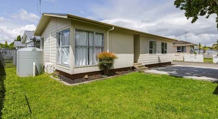 Family Living in Rosehill - Photo 5