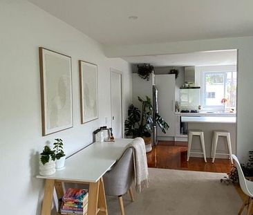 Modern 4BR Home - Heart of Paraparaumu - Photo 4