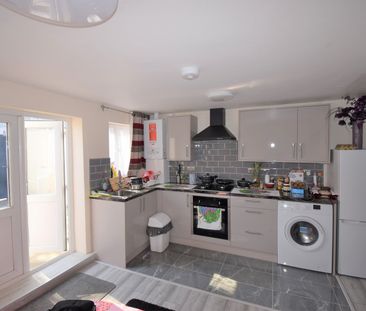 2 Bed Detached House, Portland Terrace, IG1 - Photo 6