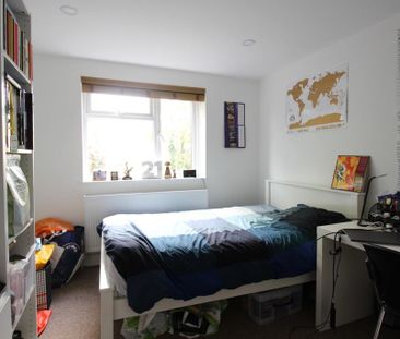 6 bedroom terraced house to rent - Photo 5