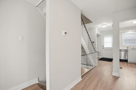 For Lease - 1385 Commissioners Road Unit# 60, London South, Ontario - Photo 3