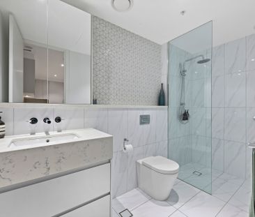 Spacious light filled courtyard! - Photo 6