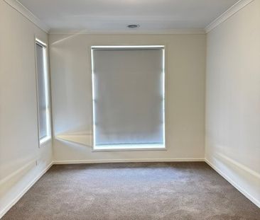 Brand New 3Br Family Home in Manor Lakes! - Photo 2