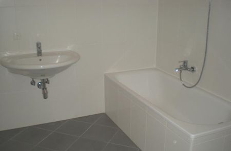 ** Ruhige 2-Zimmer Wohnung am Hauptplatz 15-16 , Top 18 ** - Photo 2