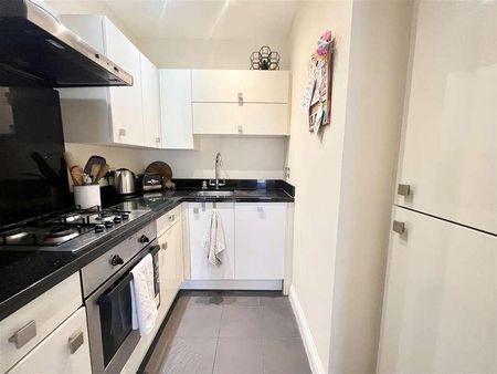 Evron Place, Hertford, SG14 - Photo 3