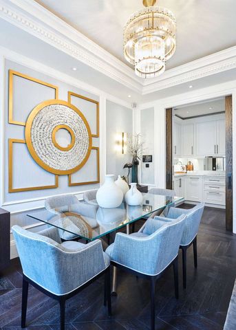 A beautifully re-modelled luxury apartment situated in an incredible location in Kensington. - Photo 3