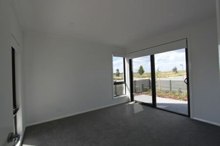 Spacious Googong Terrace Townhouse - Photo 2