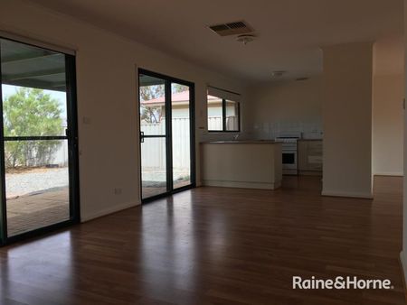 SPACIOUS 3 BEDROOM HOME - Photo 3