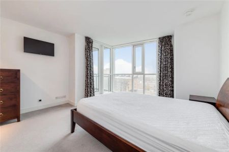 1 bedroom flat in 36 Westferry Circus - Photo 2