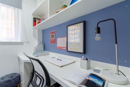 1 bedroom in a flat share to rent - Photo 3