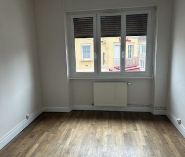 Location Appartement 2 pièces 44m² LE CREUSOT 71200 - Photo 2