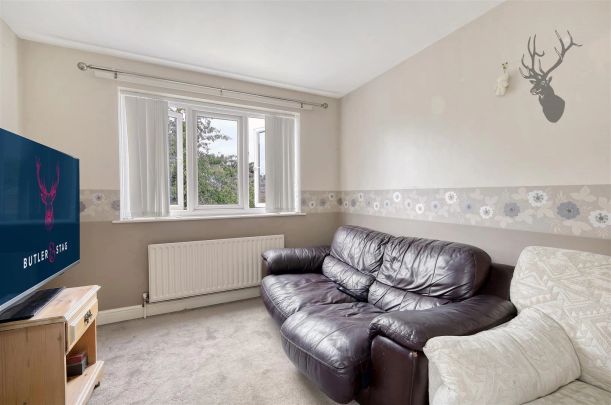 2 Bedroom Flat - Purpose Built - Photo 1