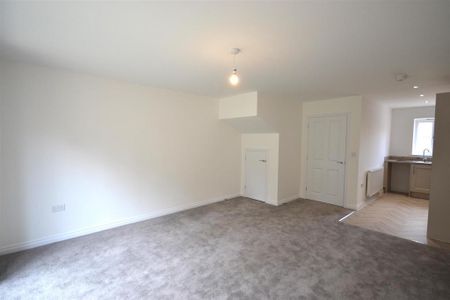 2 bedroom semi-detached house to rent - Photo 3