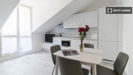 milan, Lombardy 20122 - Photo 2