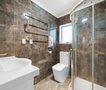 Modern 3 brm with 2 bathrooms - Photo 3
