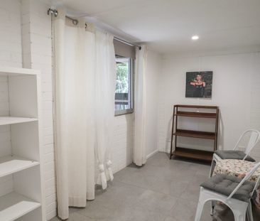 DOWNSTAIRS FLAT IN QUIET LISMORE HEIGHTS STREET - Photo 1