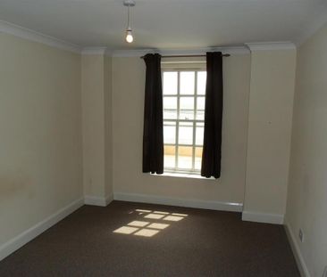 3 bedroom flat to rent - Photo 2