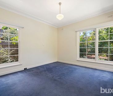 Charming 3-Bedroom Home in Murrumbeena - Available Now! - Photo 3