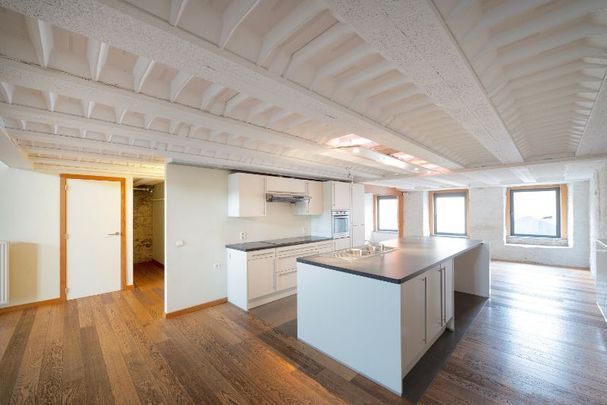 Uitzonderlijk appartement in historisch gebouw op de Korenmarkt - Foto 1