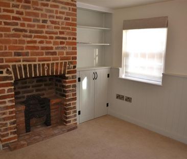 2 bedroom character property to rent - Photo 1