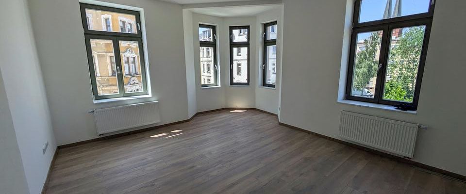 ++ frisch sanierte 3-Raum Wohnung mit Tageslichtbad - top-angebunden ins Chemnitzer Zentrum ++ - Photo 1
