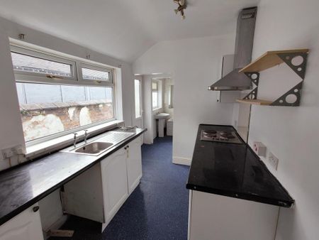2 bedroom terraced house to rent - Photo 4