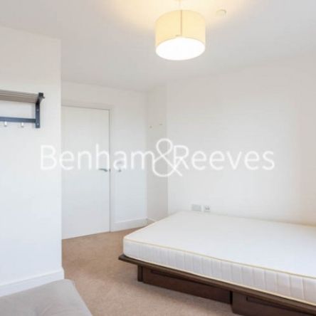 2 Bedroom flat to rent in Ivy Point, Hannaford Walk, E3 - Photo 1