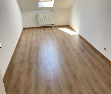 Zum WohlfÃ¼hlen! Individuelle Dachgeschosswohnung mit moderner EBK! - Photo 6