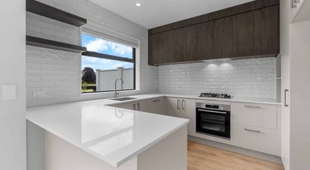 Brand-new townhouse overlooking the green belt - Photo 4