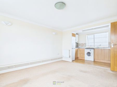 Flat 16, Magdalen Court, London Road, Portsmouth - Photo 3